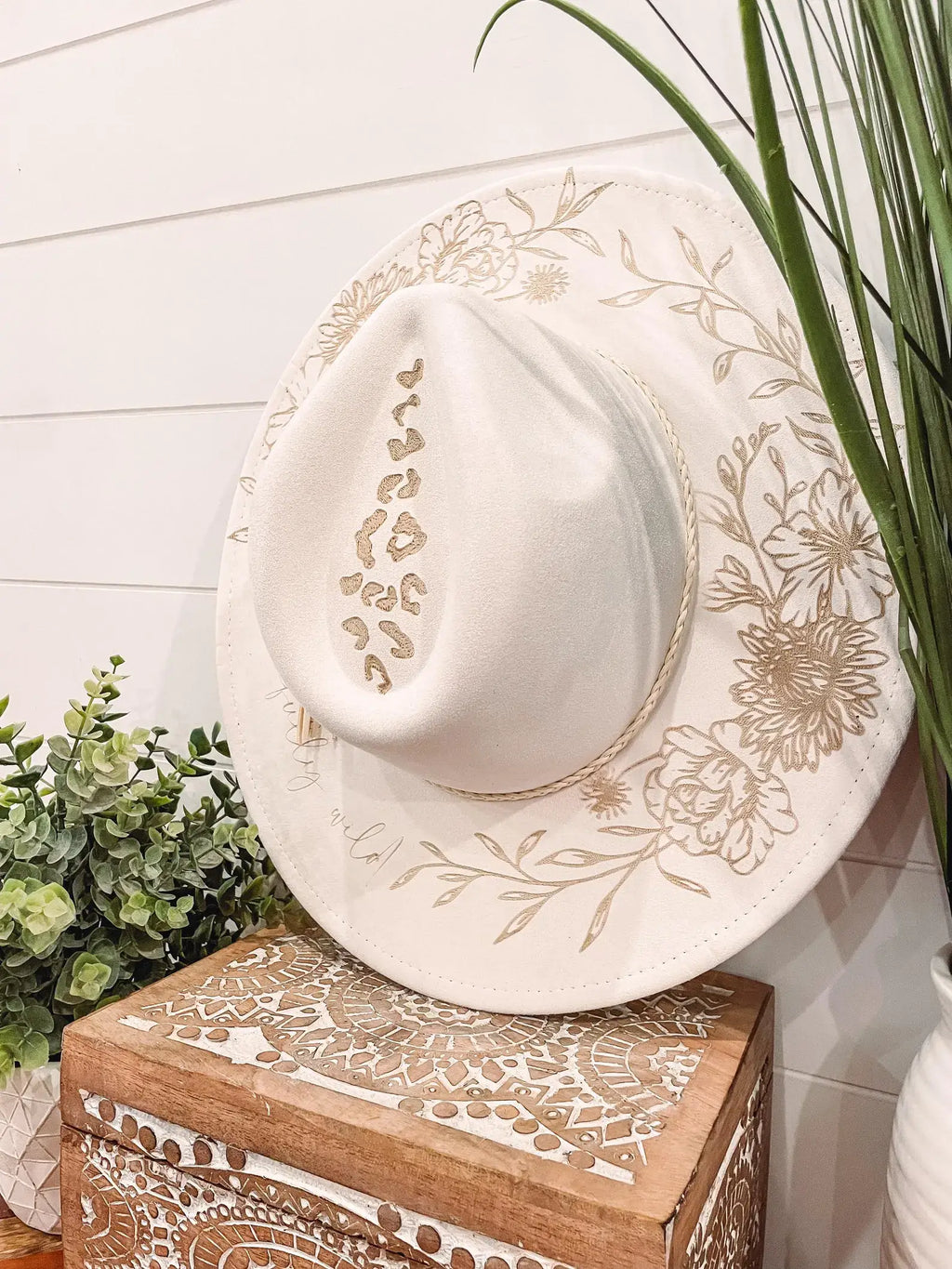 Engraved Floral Hat - He Restores My Soul